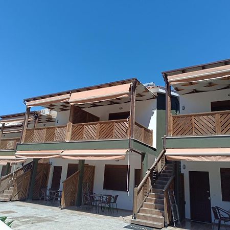 Mad'S Villas Néa Péramos Zewnętrze zdjęcie