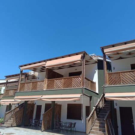 Mad'S Villas Néa Péramos Zewnętrze zdjęcie
