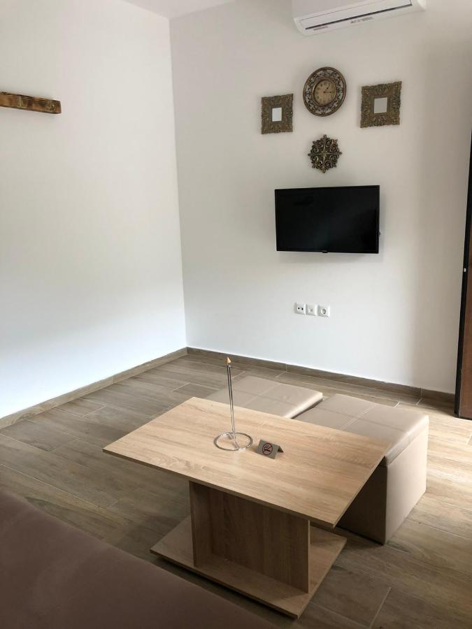 Mad'S Villas Néa Péramos Zewnętrze zdjęcie