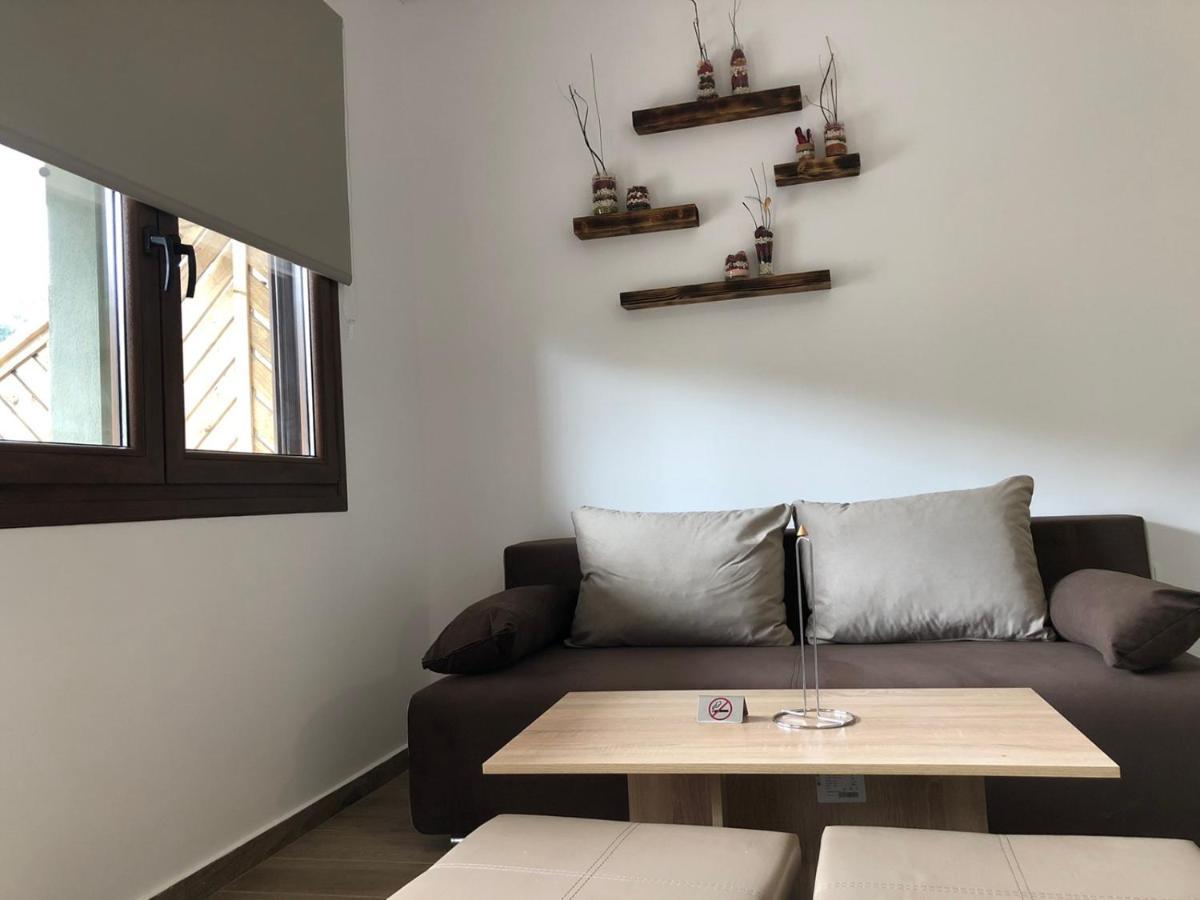 Mad'S Villas Néa Péramos Zewnętrze zdjęcie